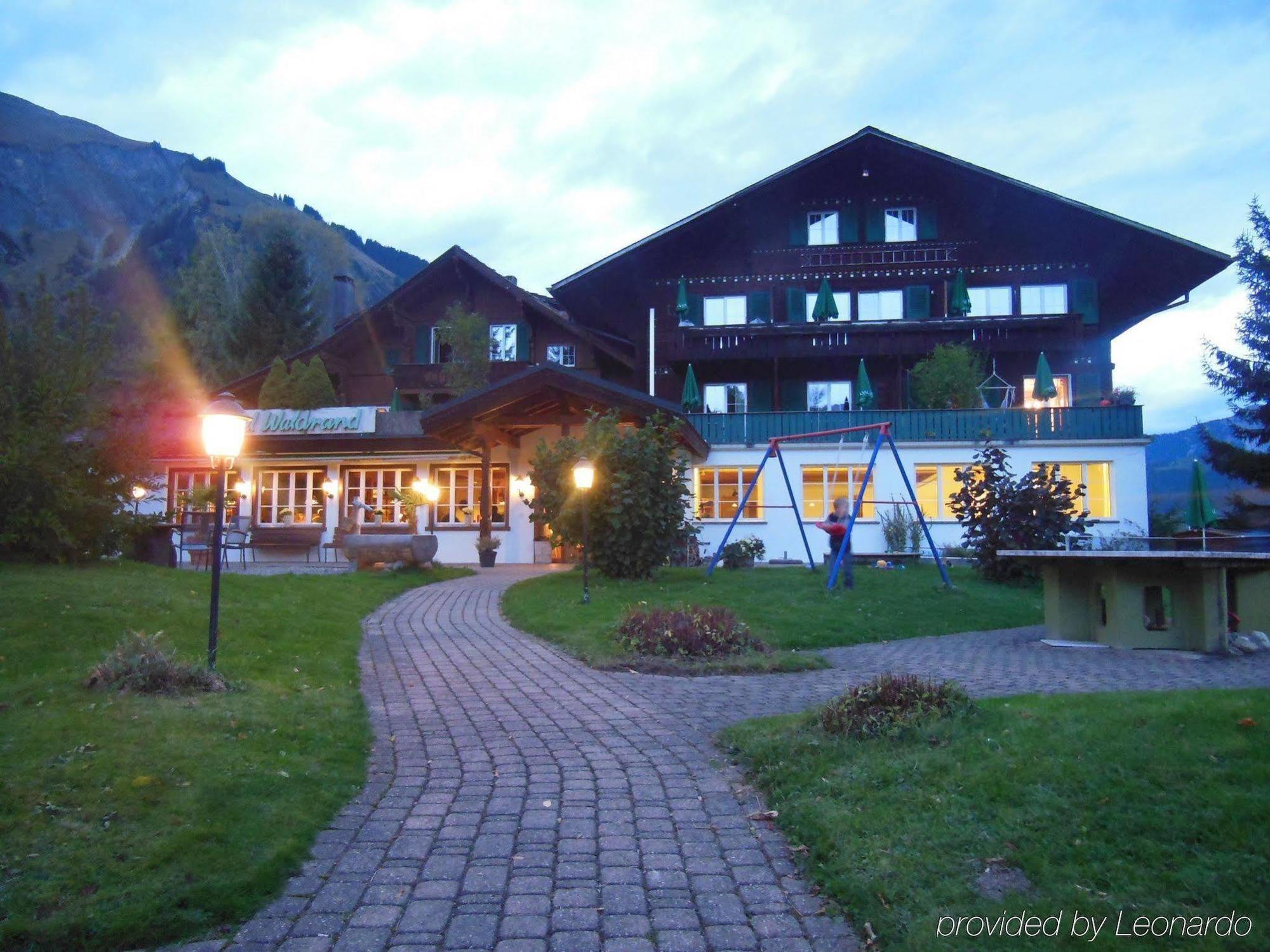 Hotel Waldrand Lenk Exteriér fotografie